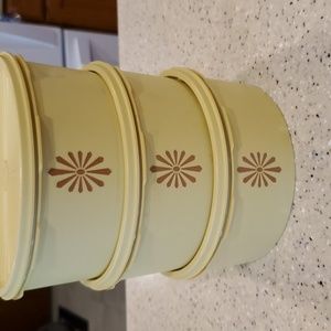 Vintage 1970s Harvest Gold set of Tupperware storage canisters in EUC